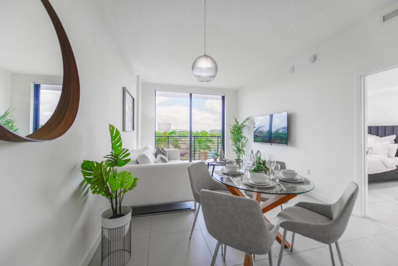 Cozy 1- 1 Bedroom Steps From Downtown Doral Park Miami Esterno foto
